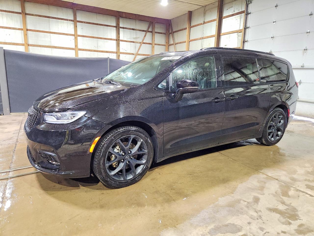 2025 Chrysler Pacifica Limited, VIN 2C4RC1GG3SR566427 — Front end