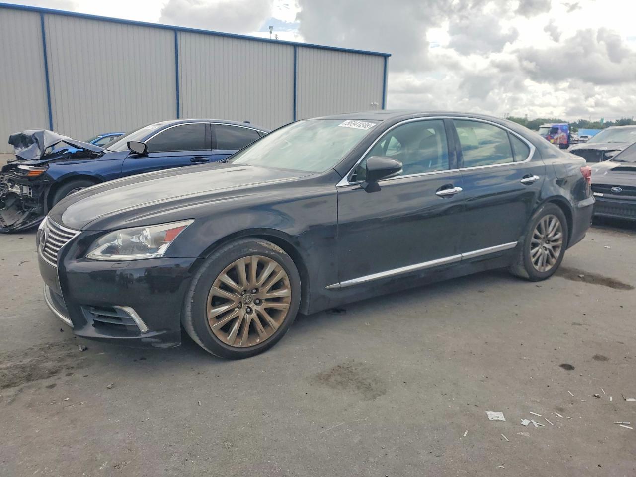 2013 Lexus LS 460, VIN JTHBL5EF9D5115052 — Minor dents and scratches