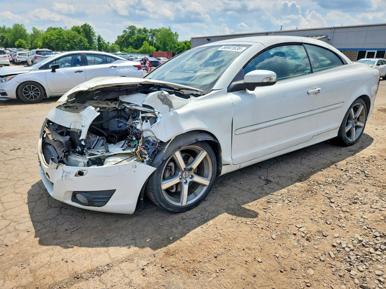 2011 Volvo C70, VIN YV1672MC8BJ117239 — Перед