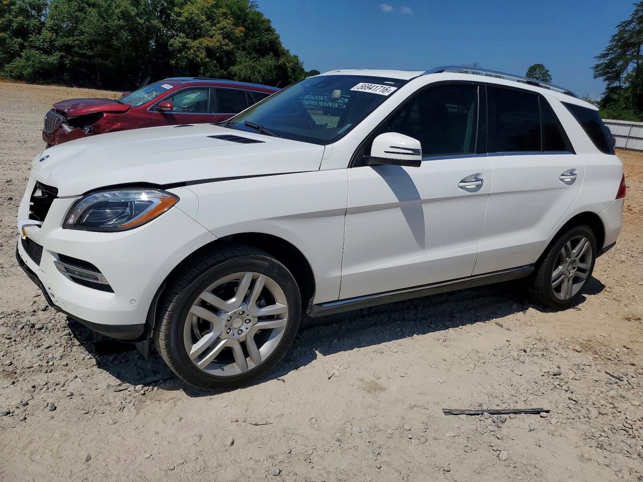 2015 Mercedes-Benz M 350, VIN 4JGDA5JB1FA575234 — Front end