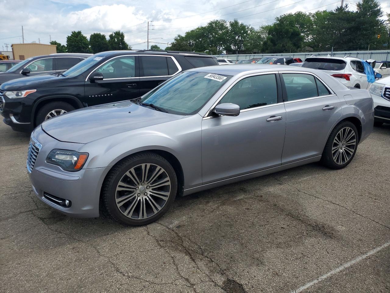 2013 Chrysler 300 S, VIN 2C3CCABG2DH711676 — Перед