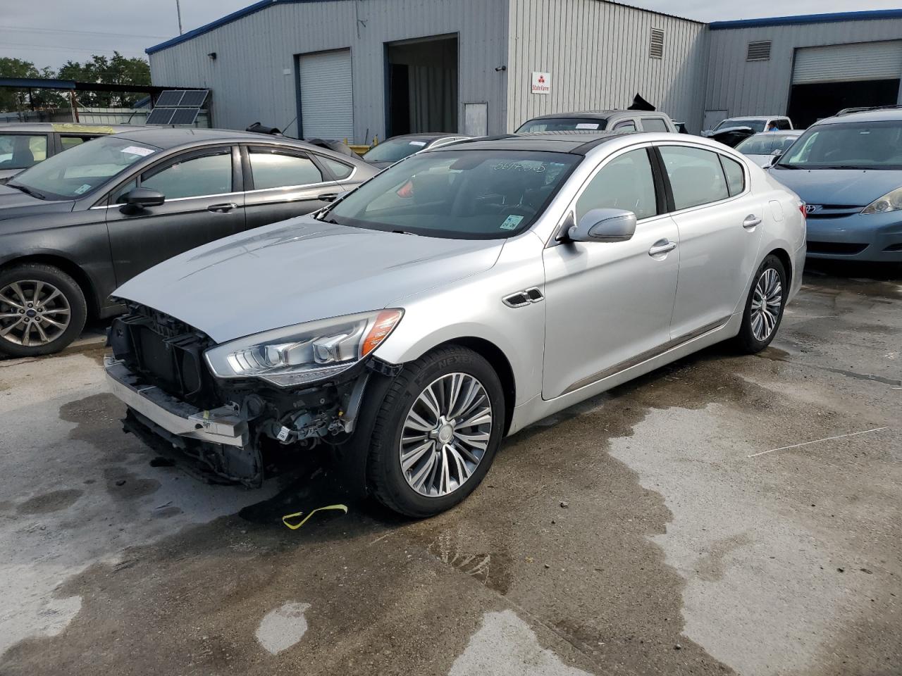2016 Kia K900 Luxury, VIN KNALU4D39G6032186 — Front end