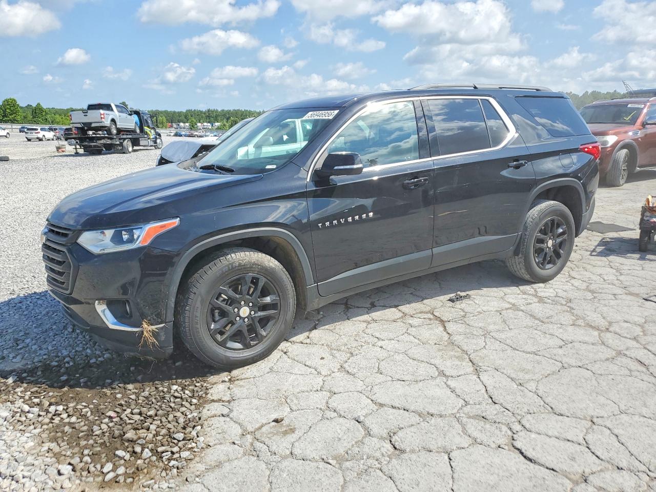 2021 Chevrolet Traverse LT Cloth, VIN 1GNERGKW4MJ141103 — Перед