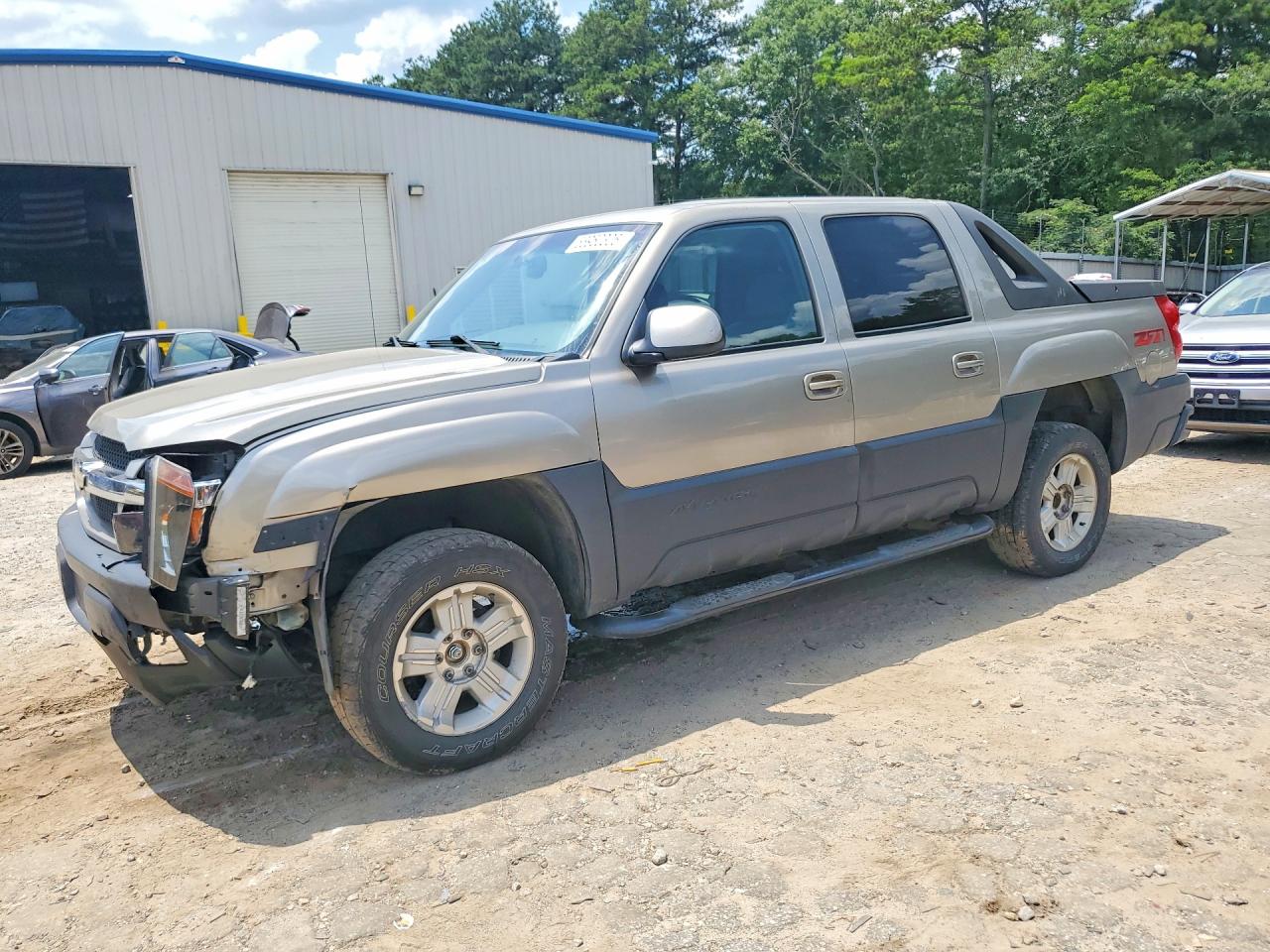 2003 Chevrolet Avalanche, VIN 3GNEK13T03G307901 — Front end