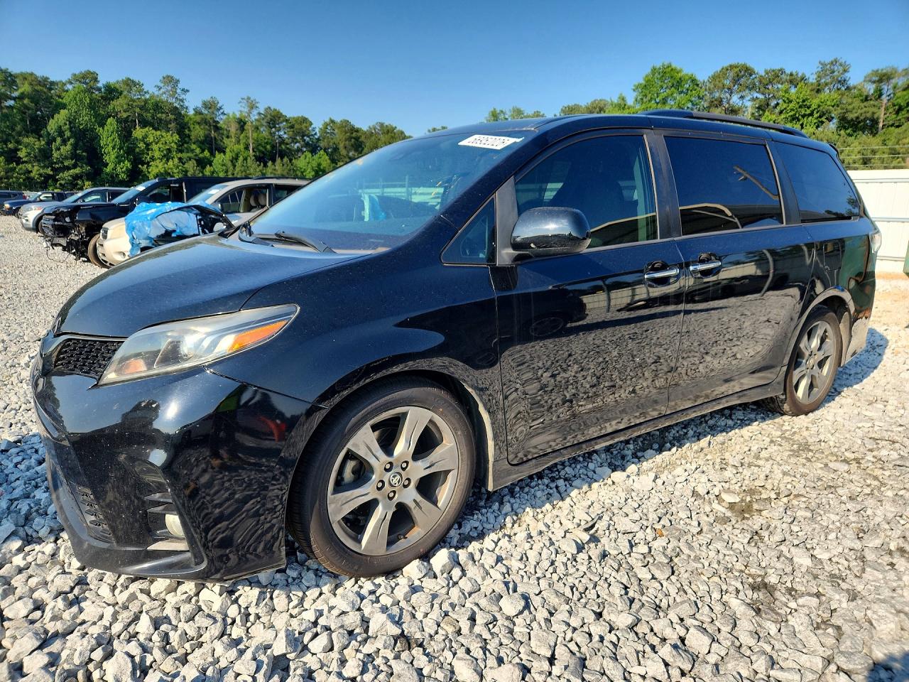 2018 Toyota Sienna SE Premium, VIN 5TDXZ3DC0JS955065 — Minor dents and scratches