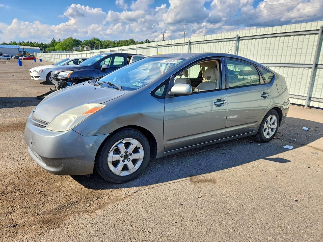 2005 Toyota Prius, VIN JTDKB22UX53039800 — Front end