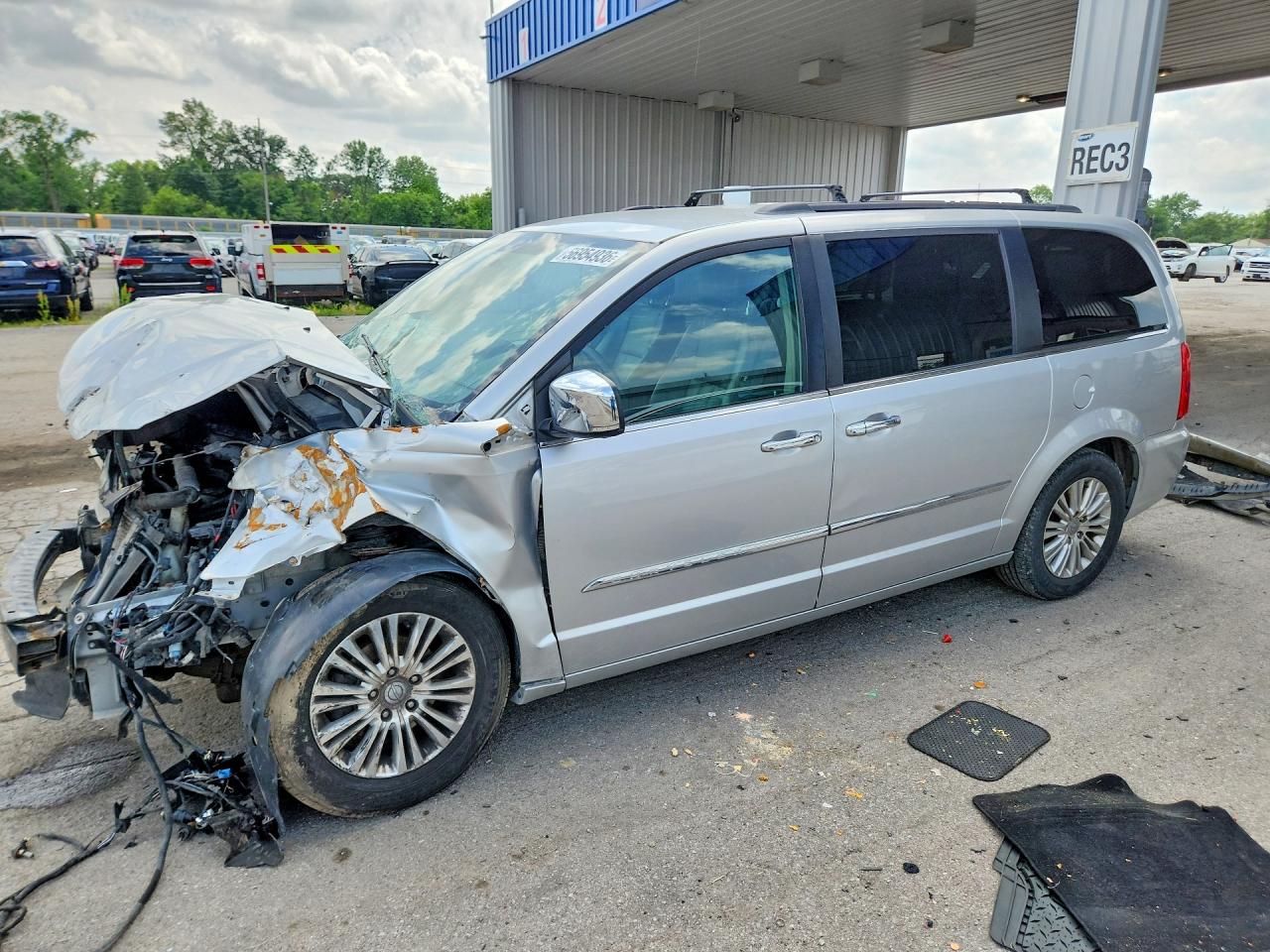2011 Chrysler Town & Country Touring L, VIN 2A4RR8DG2BR799043 — Front end