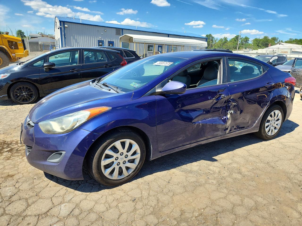 2011 Hyundai Elantra Limited, VIN 5NPDH4AE2BH027959 — Side