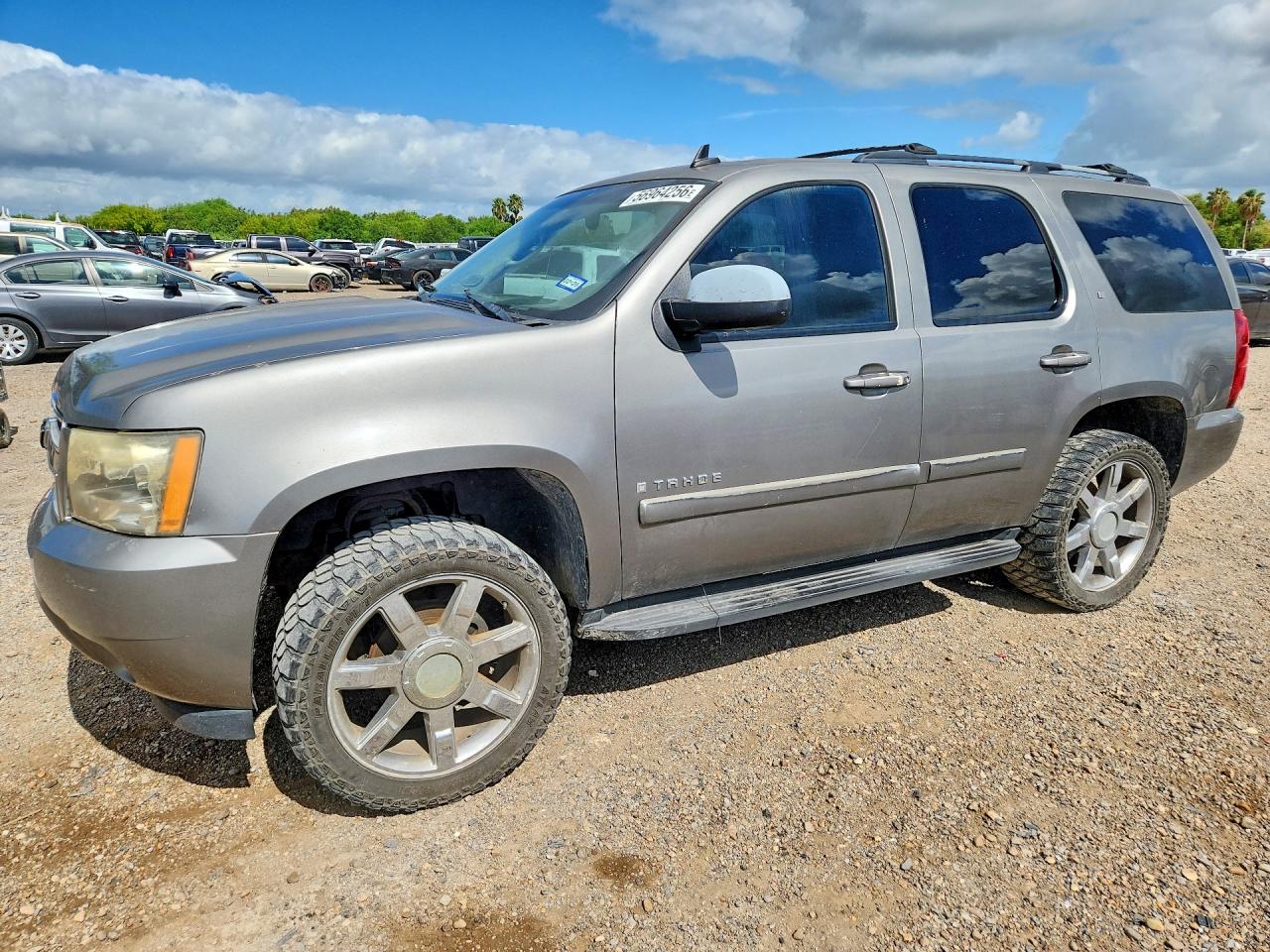 2009 Chevrolet Tahoe 2LT, VIN 1GNFC23059R233638 — Front end