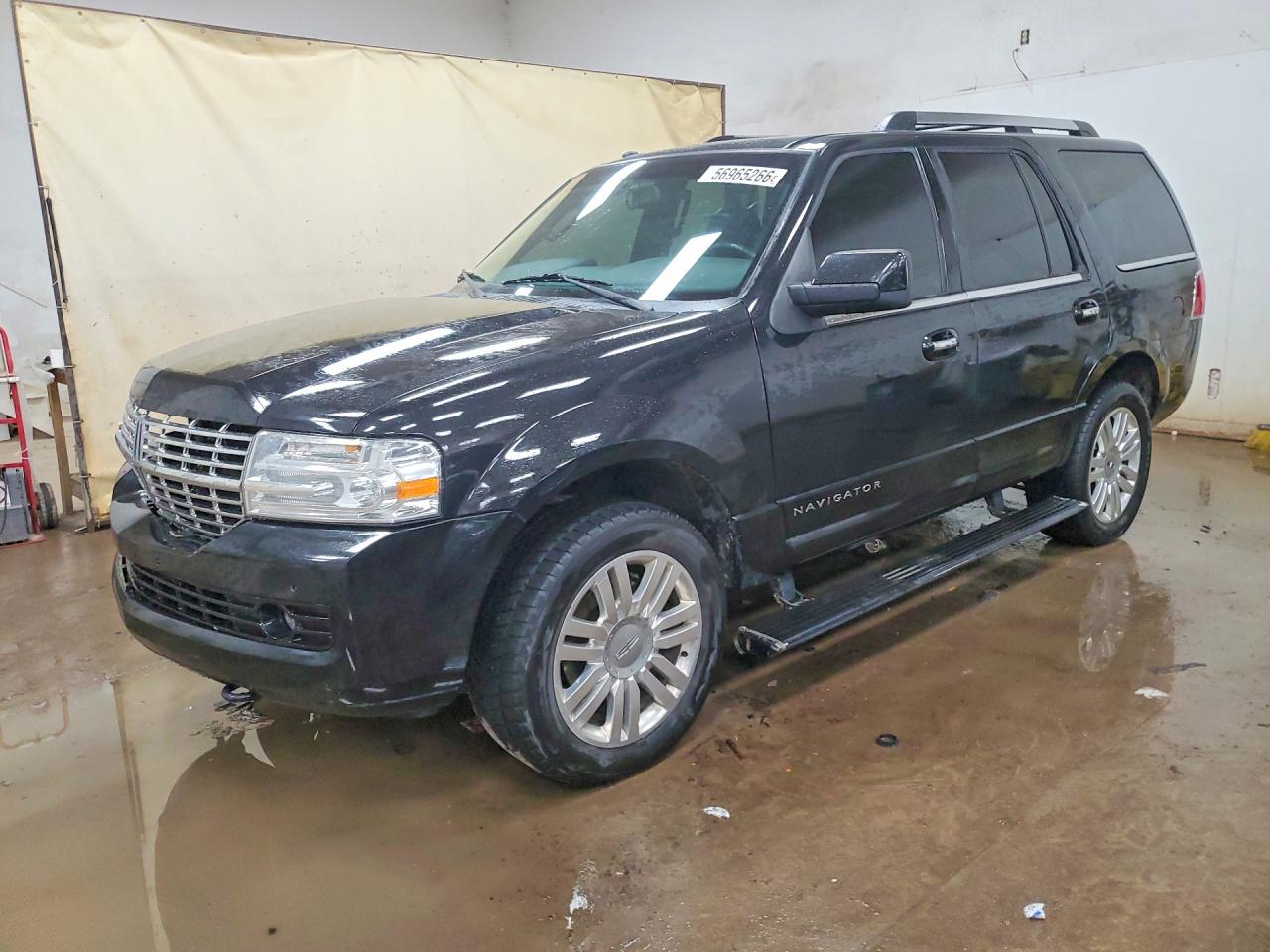 2014 Lincoln Navigator, VIN 5LMJJ2J5XEEL05063 — Перед