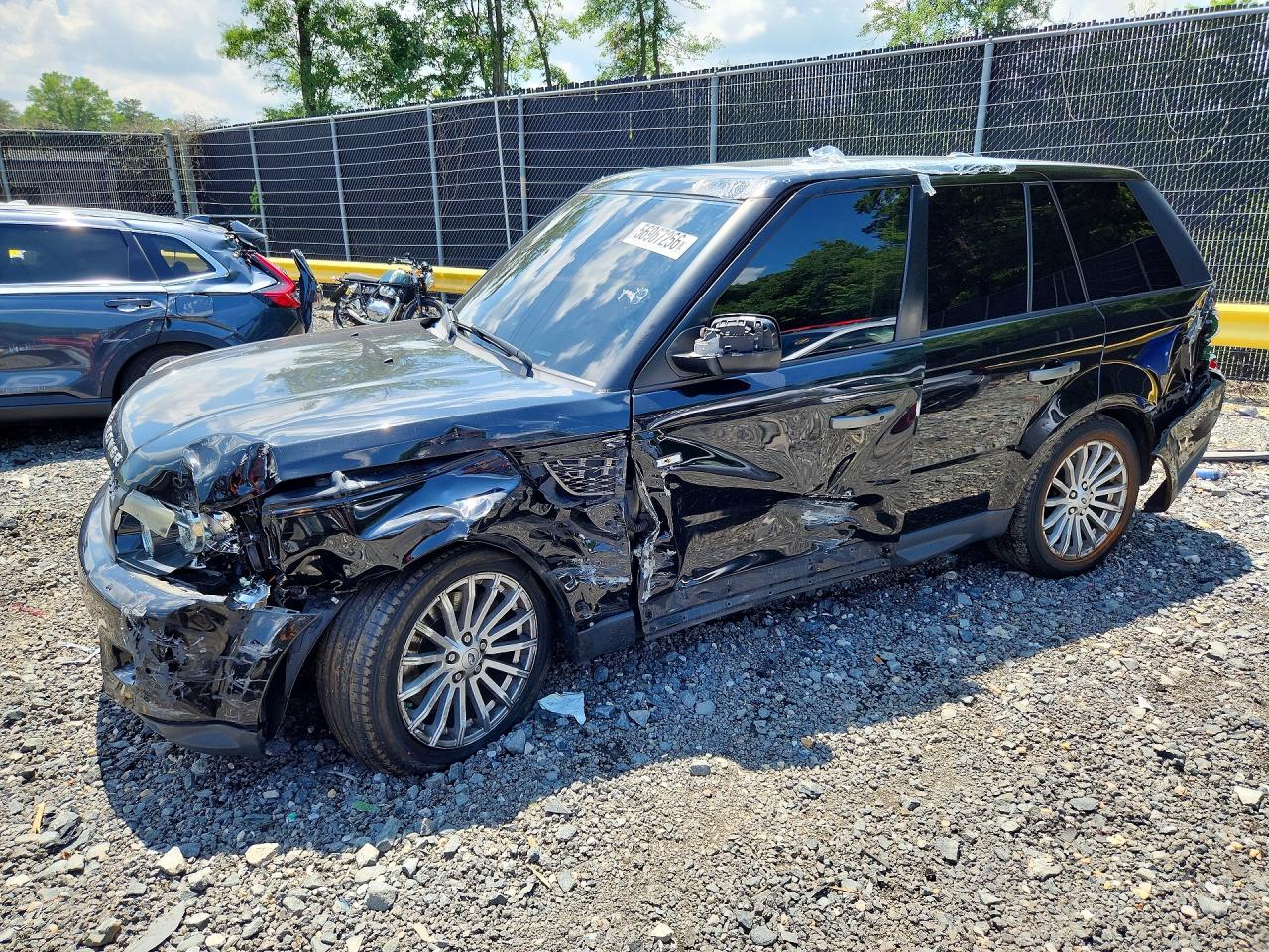 2011 Land Rover Range Rover Sport HSE, VIN SALSF2D41BA271025 — Side