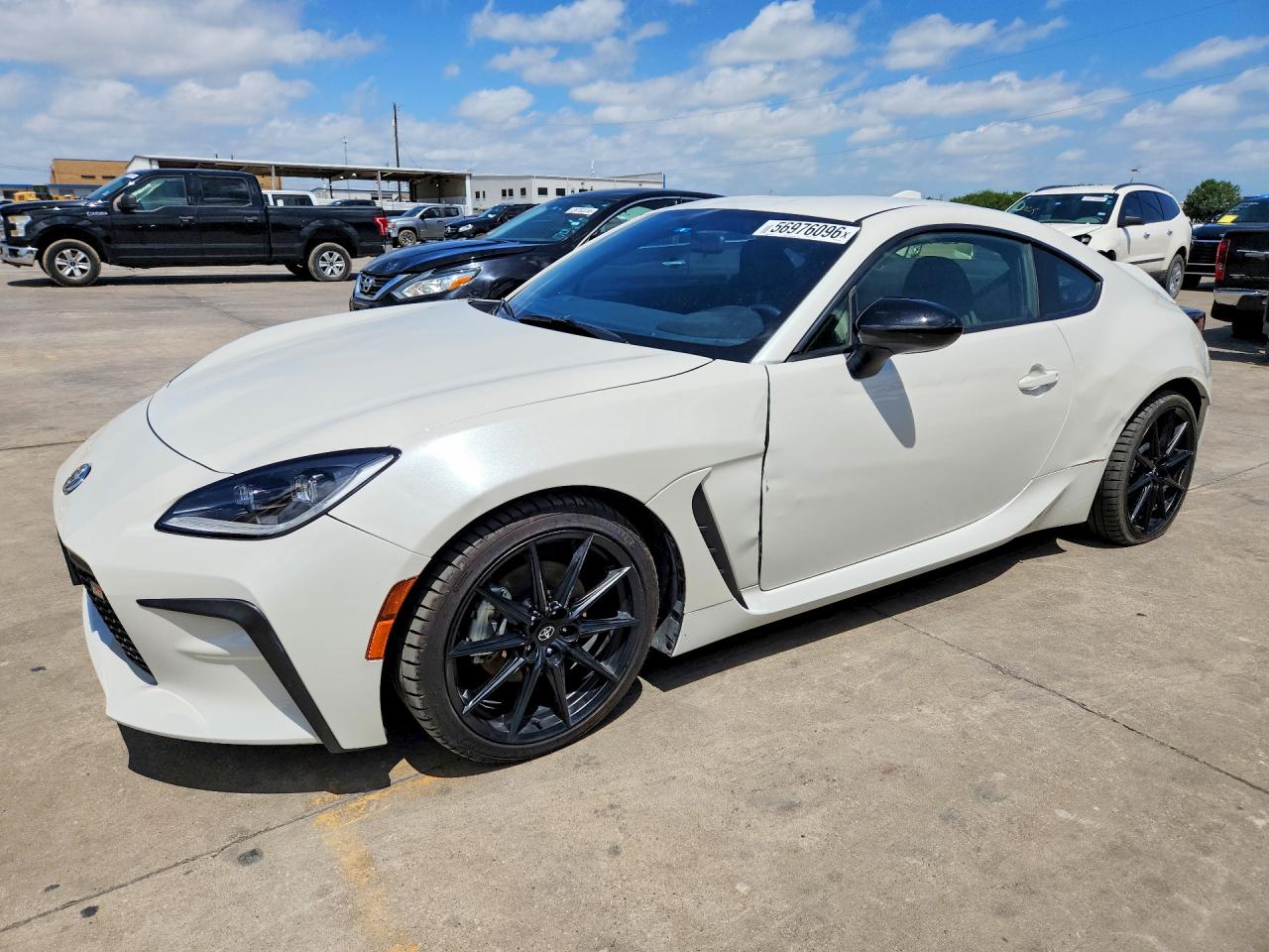 2024 Toyota 86 Premium, VIN JF1ZNBE1XR9754723 — Side