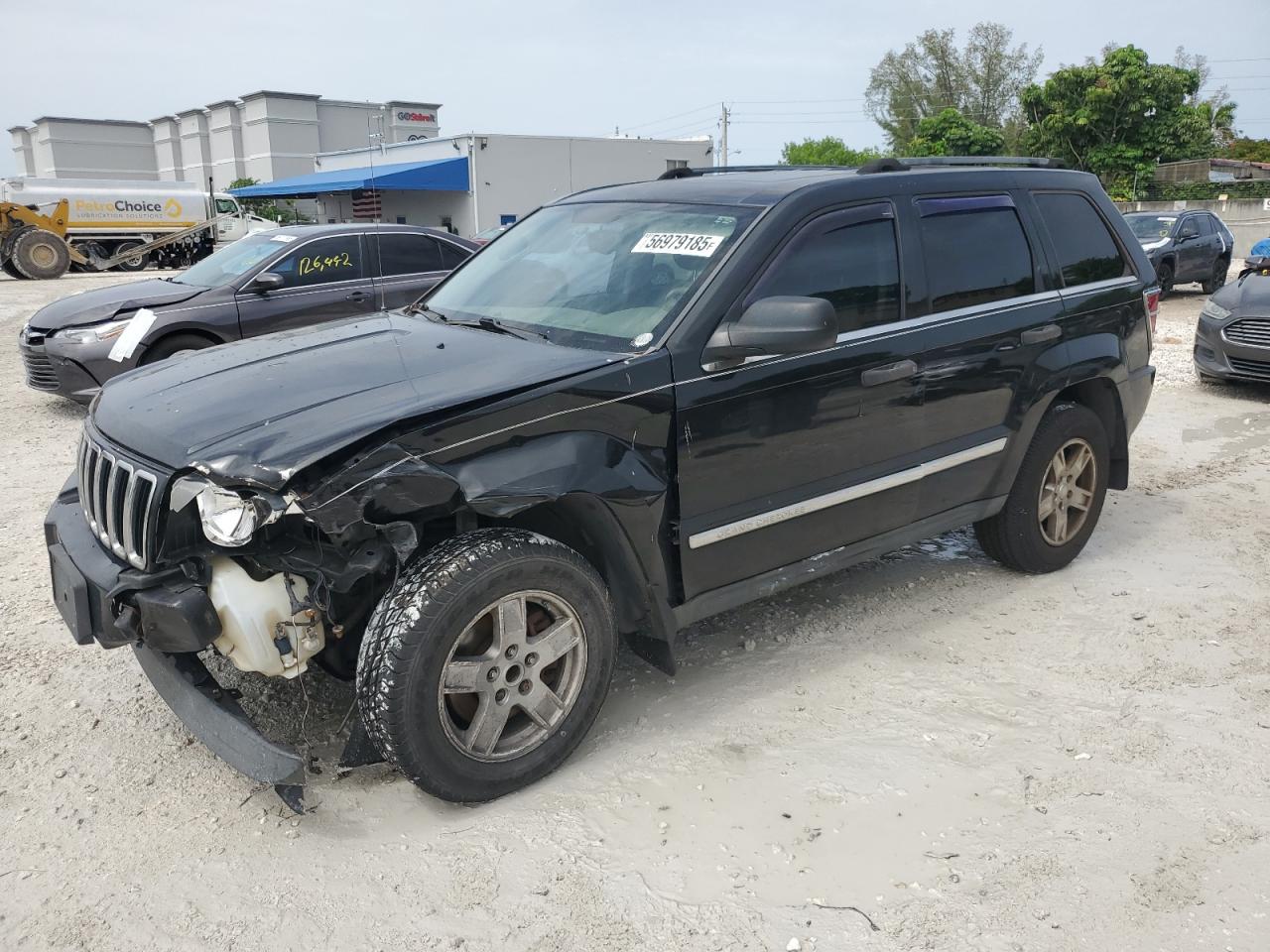 2005 Jeep Grand Cherokee Laredo, VIN 1J4GS48KX5C566463 — Front end