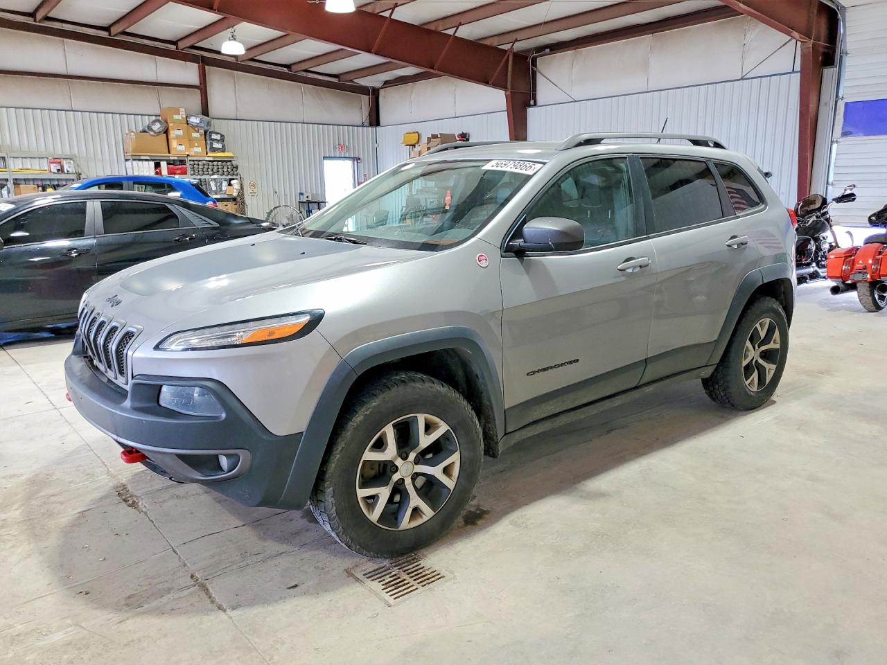 2015 Jeep Cherokee Trailhawk, VIN 1C4PJMBS9FW679967 — Перед