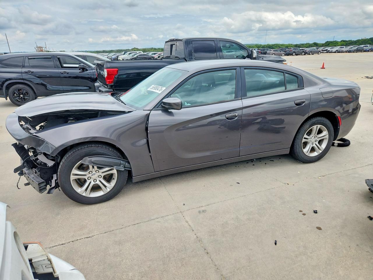 2019 Dodge Charger SXT, VIN 2C3CDXBGXKH572863 — Front end