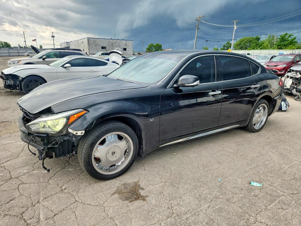2016 Infiniti Q70, VIN JN1BY1PR5GM720931 — Front end