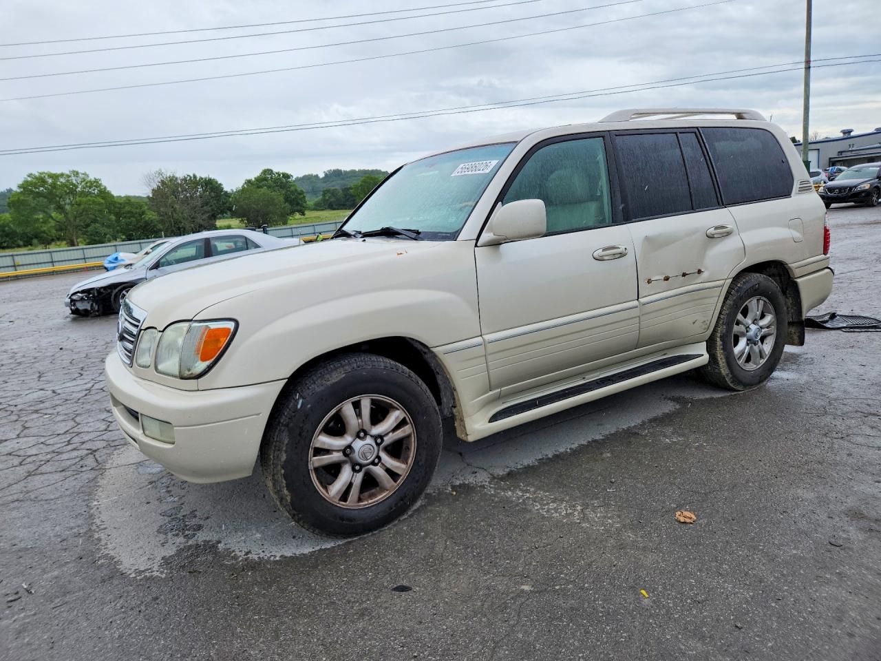 2004 Lexus LX 470, VIN JTJHT00W643537908 — Rear end