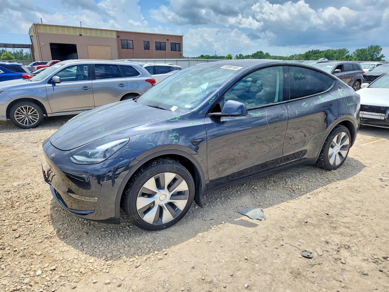 2024 Tesla Model Y Long Range, VIN 7SAYGDEE0RF987856 — Град