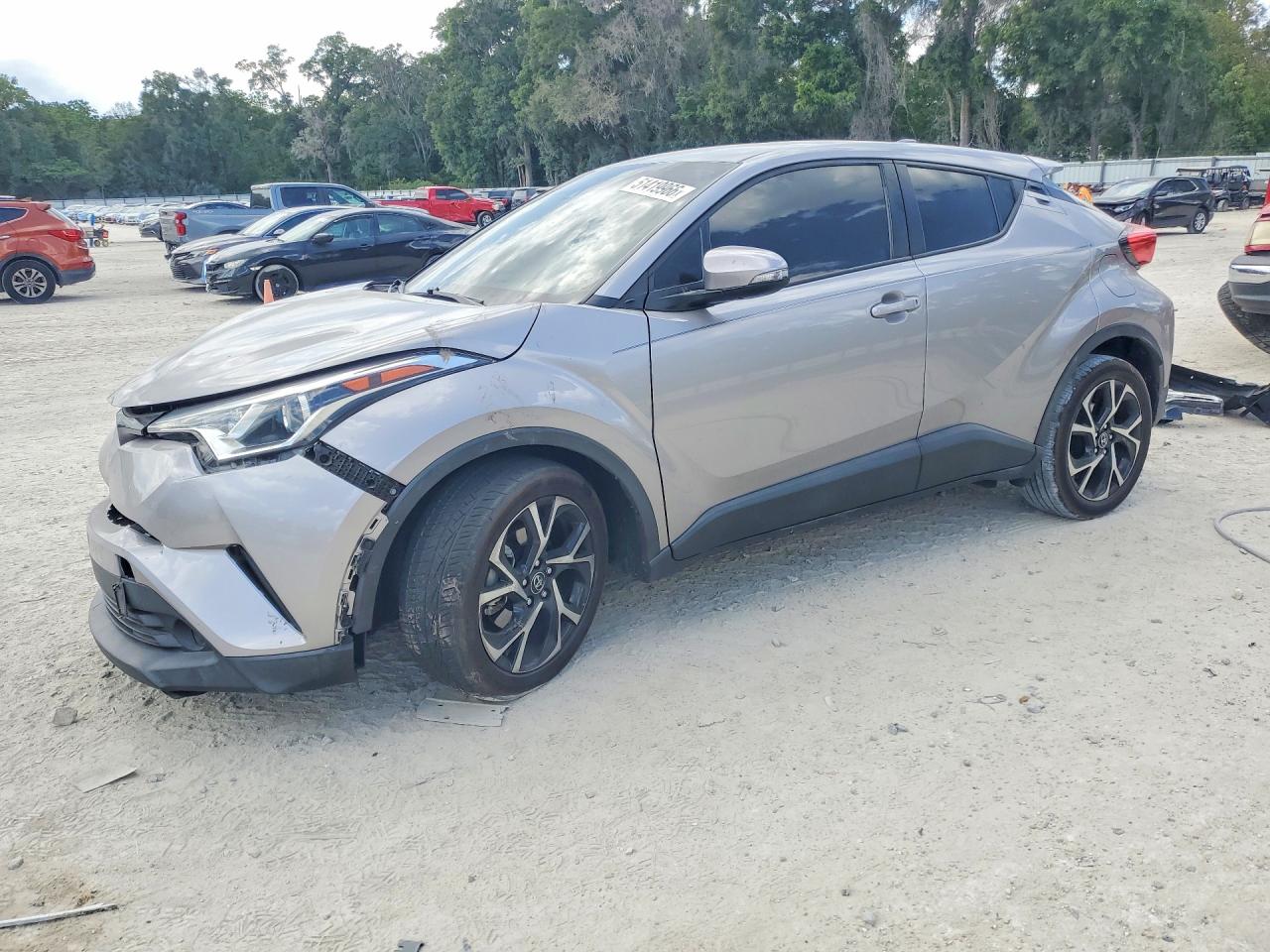 2019 Toyota C-HR XLE, VIN NMTKHMBX0KR077369 — Front end