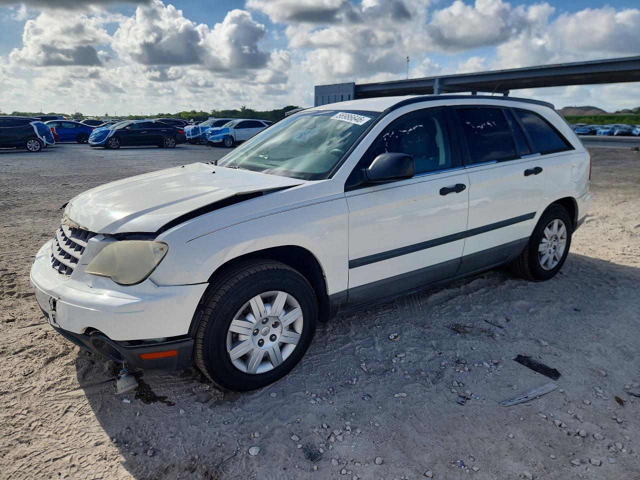 2008 Chrysler Pacifica LX, VIN 2A8GM48L18R608936 — Front end