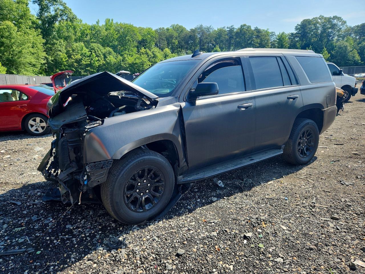 2017 GMC Yukon SLT, VIN 1GKS2BKC5HR176575 — Front end