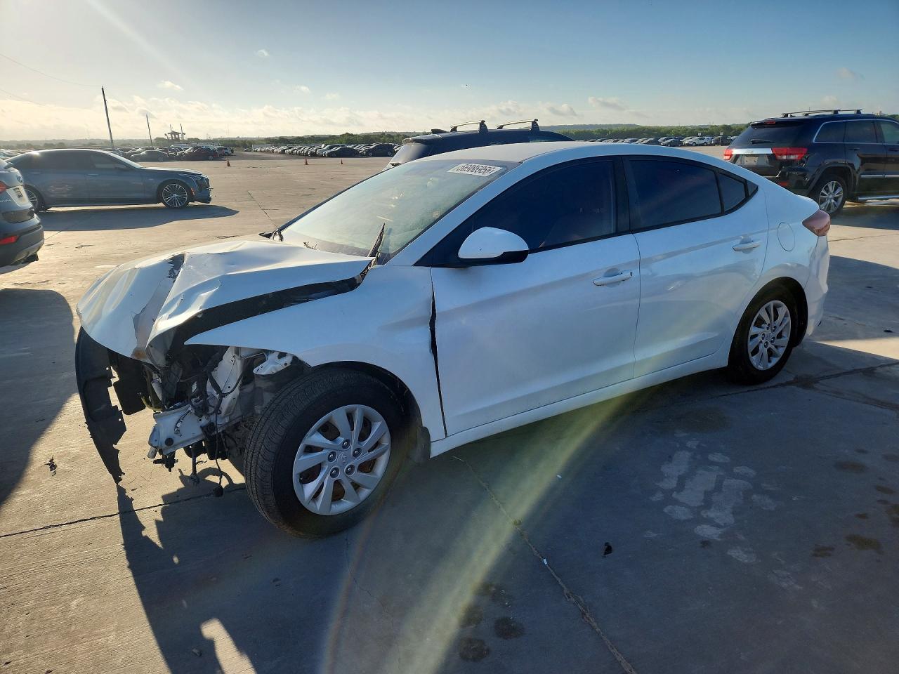 2018 Hyundai Elantra SE, VIN 5NPD74LF9JH289033 — Перед
