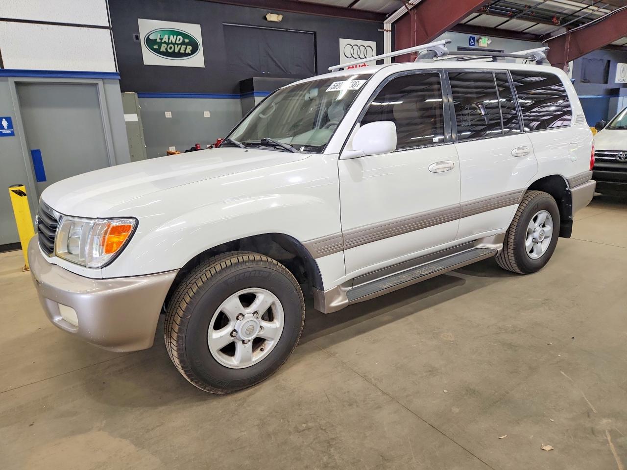 2000 Toyota Land Cruiser, VIN JT3HT05J0Y0090925 — Minor dents and scratches