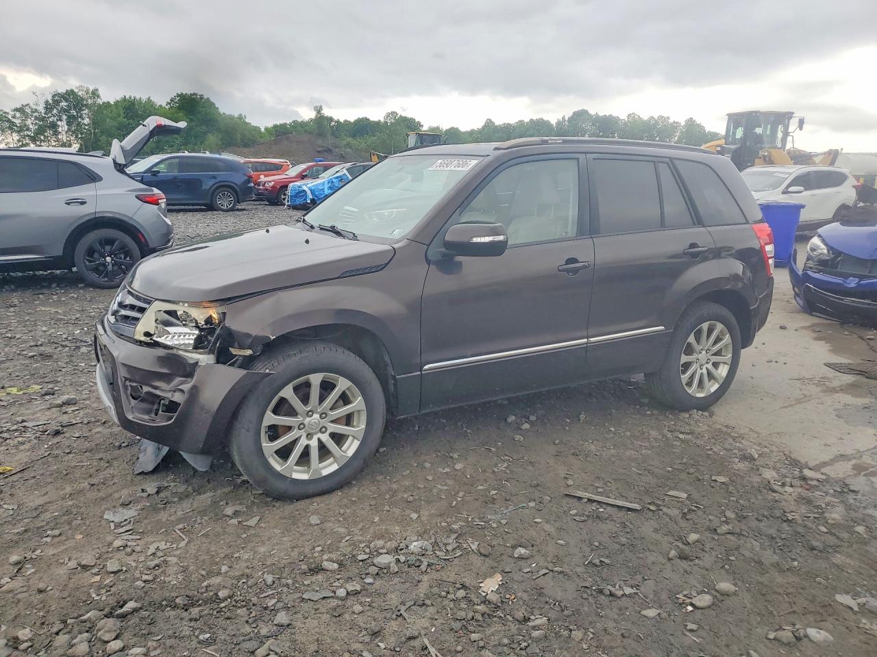 2013 Suzuki Grand Vitara Limited, VIN JS3TD0D70D4100009 — Front end