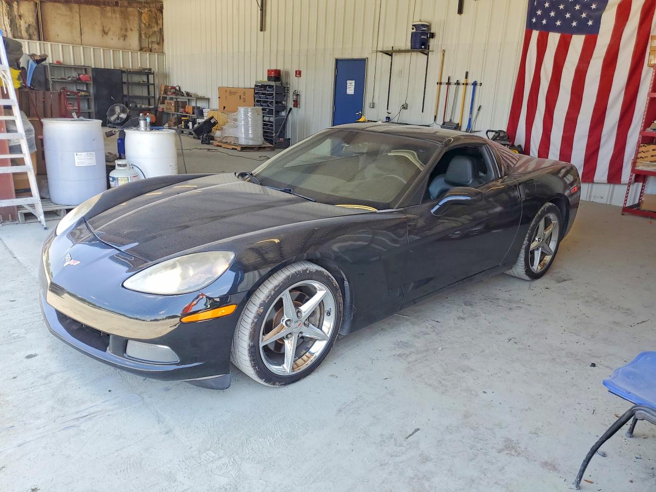 2013 Chevrolet Corvette 2LT, VIN 1G1YF2DW3D5102535 — Side