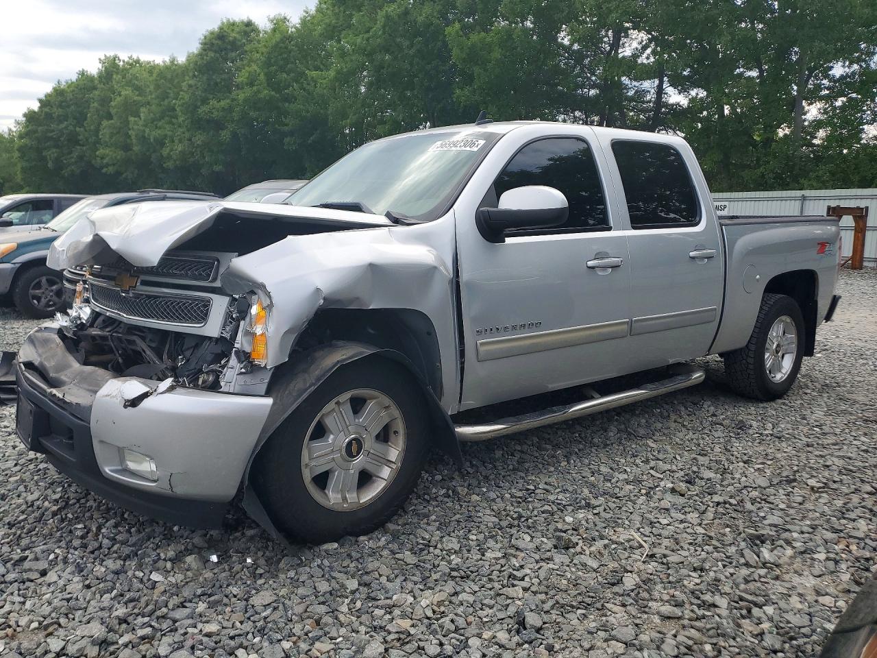 2013 Chevrolet Silverado 1500 LTZ, VIN 3GCPKTE70DG333011 — Front end
