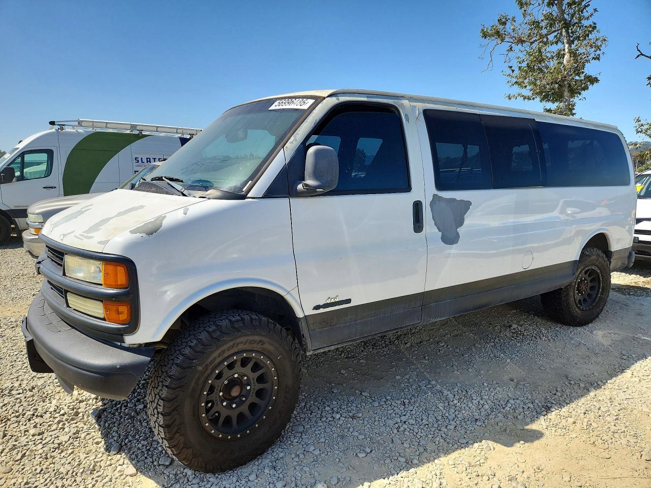 2002 Chevrolet Express, VIN 1GAHG39R621138164 — Rear end
