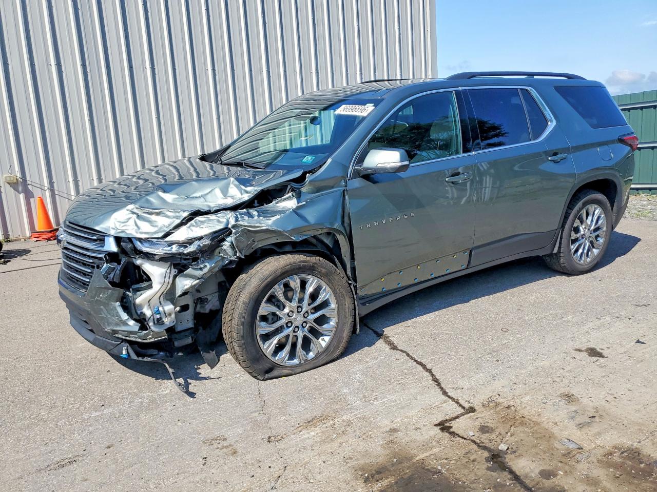 2022 Chevrolet Traverse LT Cloth, VIN 1GNEVGKW4NJ156150 — Front end