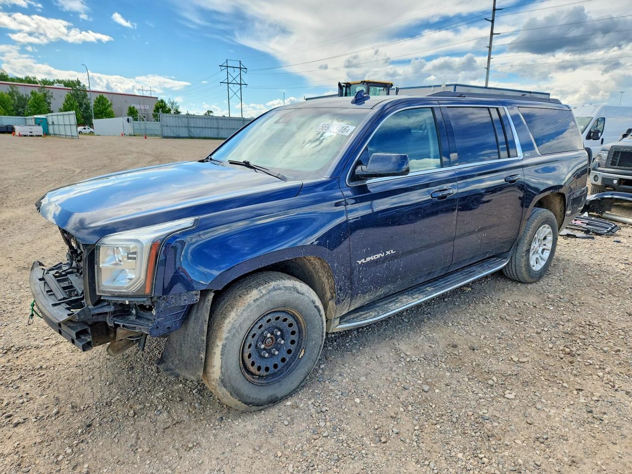 2017 GMC Yukon XL SLT, VIN 1GKS2GKC1HR254766 — Перед