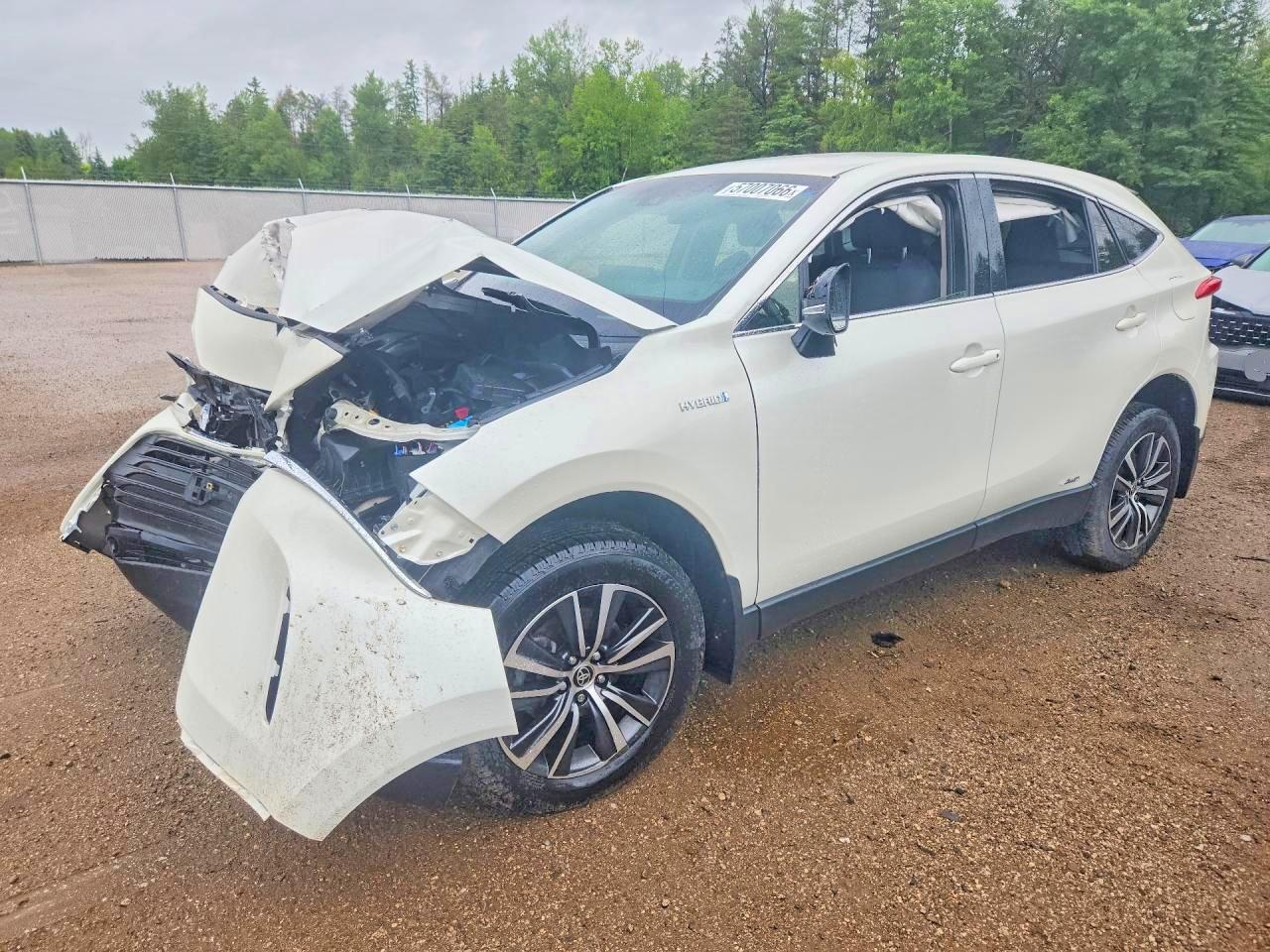 2021 Toyota Venza XLE, VIN JTEAAAAH3MJ051158 — Front end