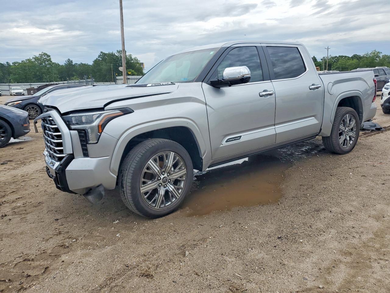2024 Toyota Tundra Capstone Hybrid, VIN 5TFVC5DBXRX080451 — Перед
