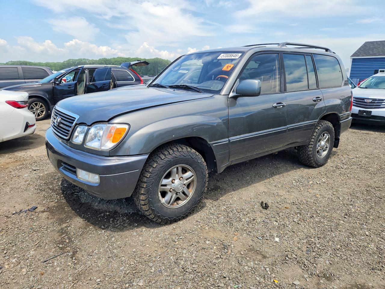 2002 Lexus LX 470, VIN JTJHT00W623522242 — Minor dents and scratches