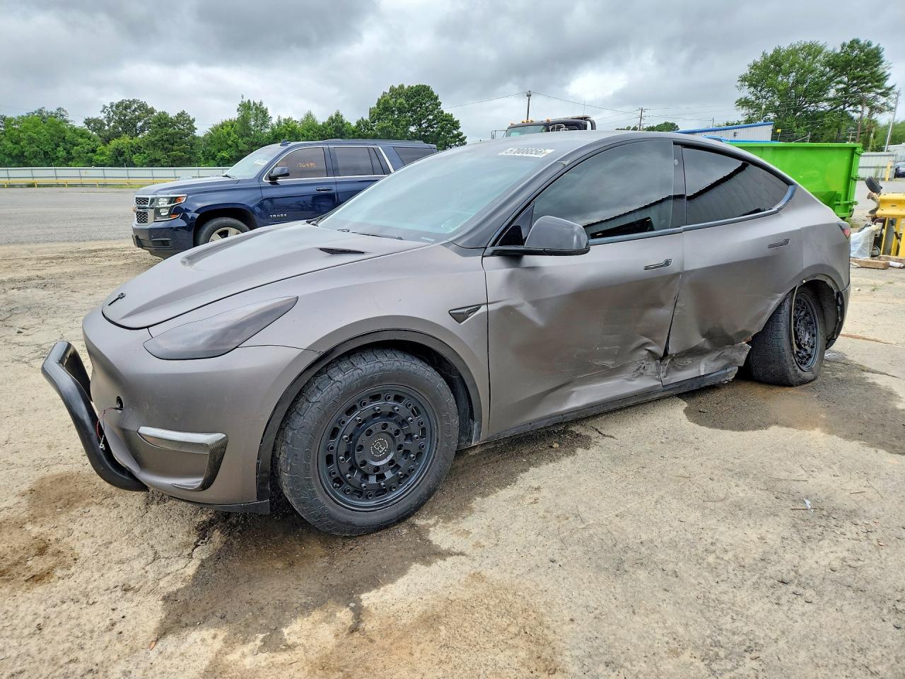 2021 Tesla Model Y Long Range, VIN 5YJYGDEE6MF084715 — Side
