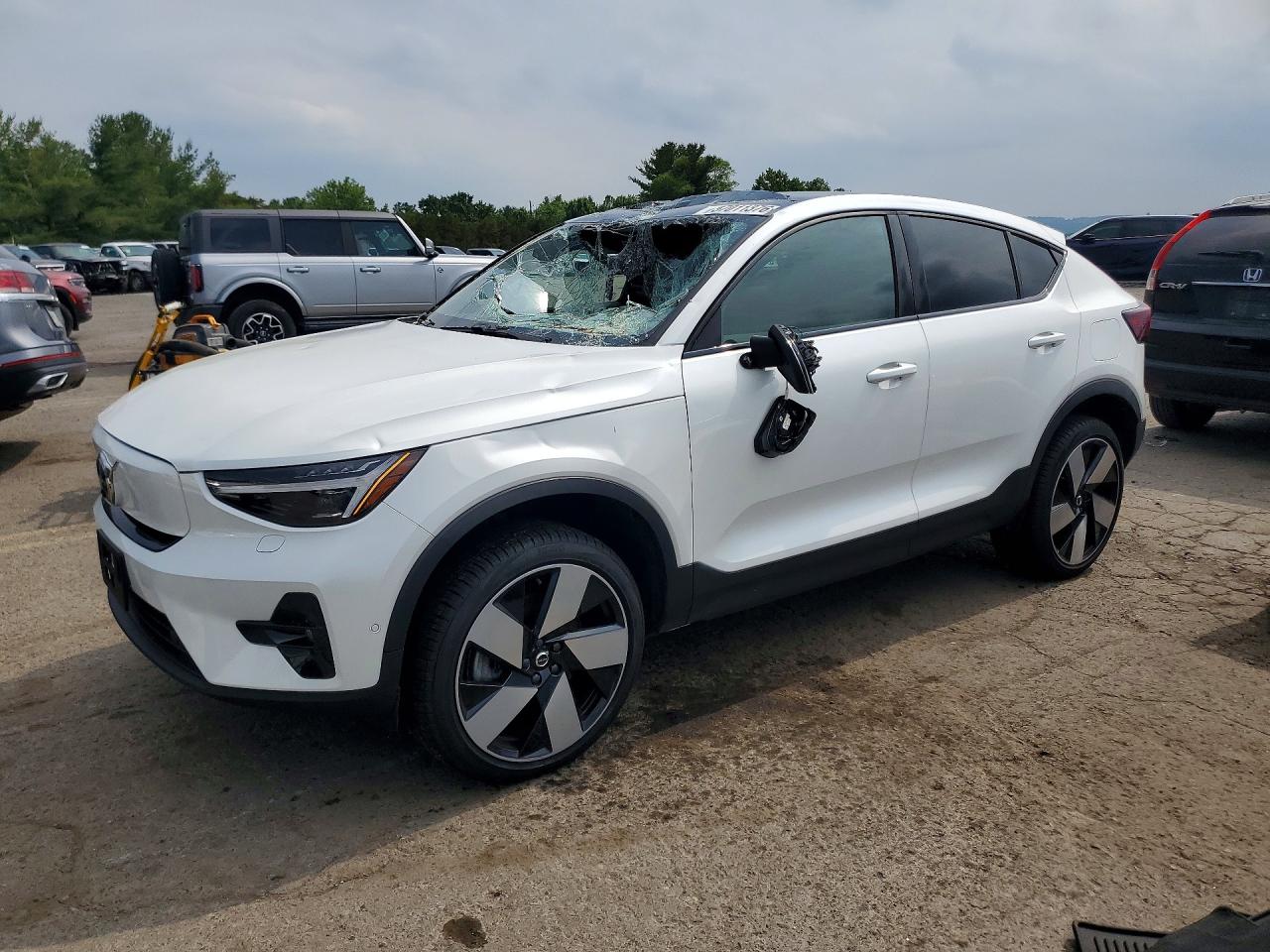 2023 Volvo C40 Ultimate, VIN YV4ED3GM8P2054047 — Крыша