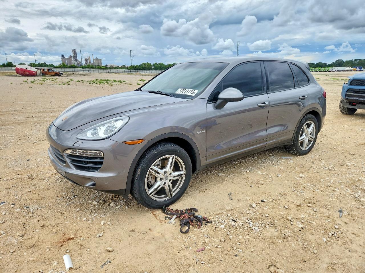2014 Porsche Cayenne S Hybrid, VIN WP1AE2A25ELA50138 — Мелкие вмятины и царапины