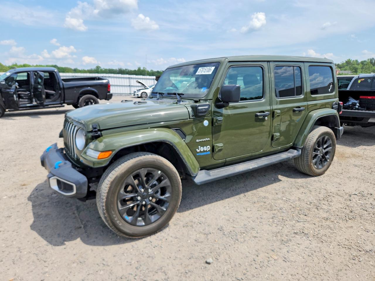2022 Jeep Wrangler Unlimited Sahara, VIN 1C4JJXP65NW271161 — Side