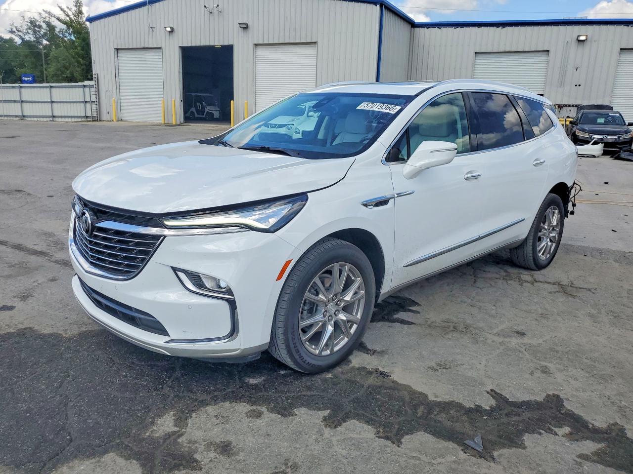 2022 Buick Enclave Essence, VIN 5GAEVAKW1NJ130824 — Rear end