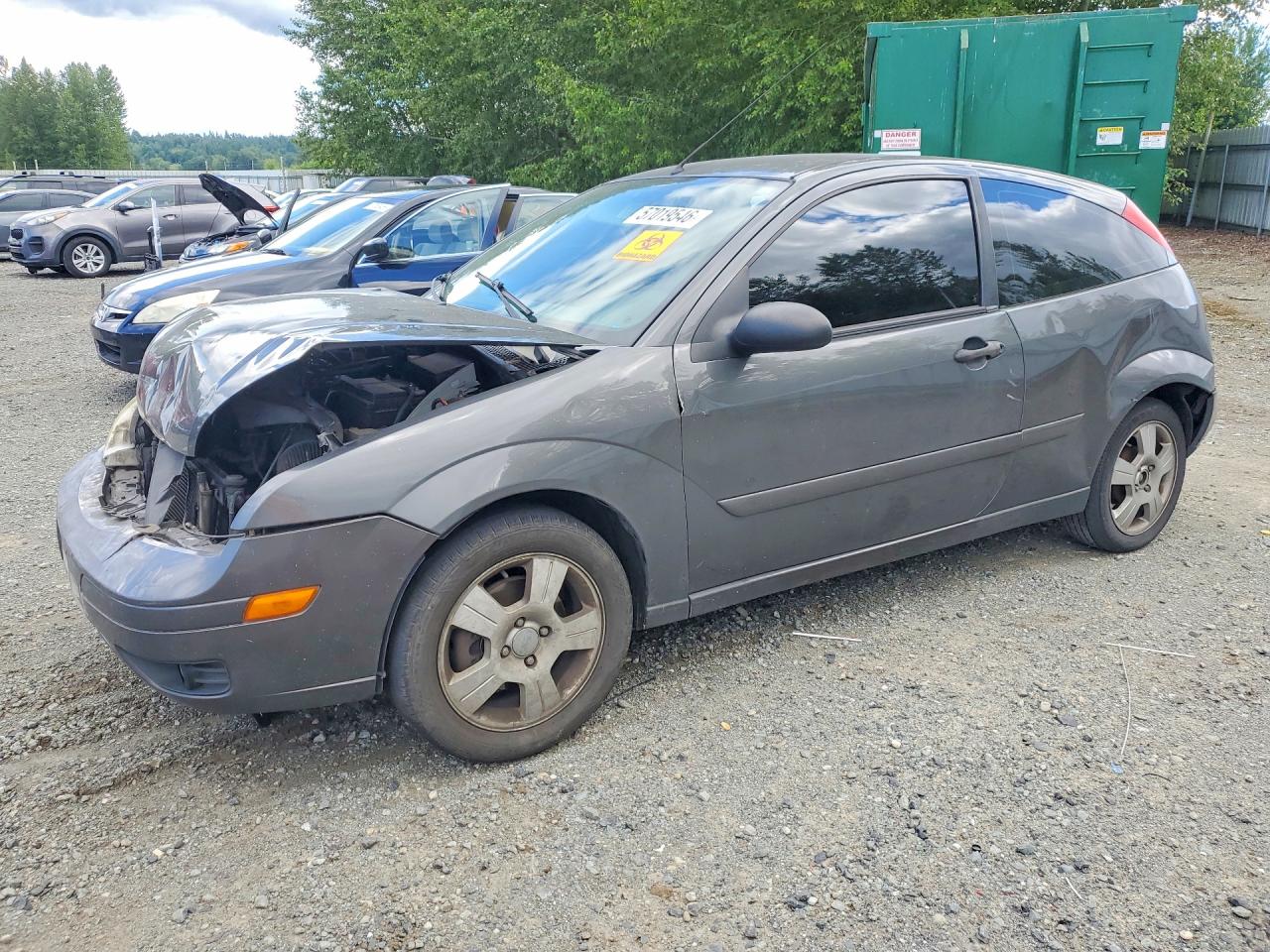 2005 Ford Focus S, VIN 3FAHP31N35R136467 — Front end