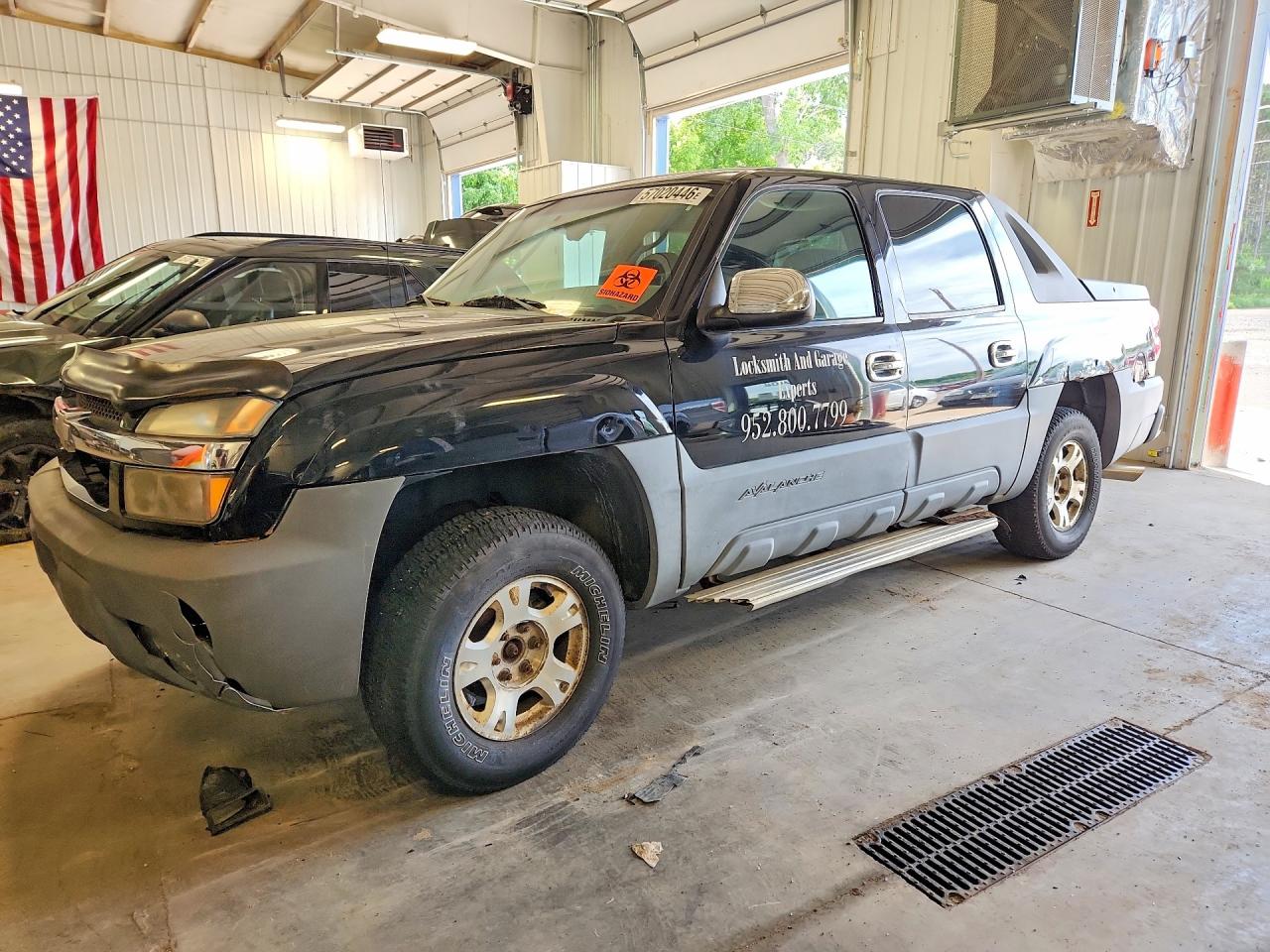 2002 Chevrolet Avalanche, VIN 3GNEK13T12G333132 — Vandalism