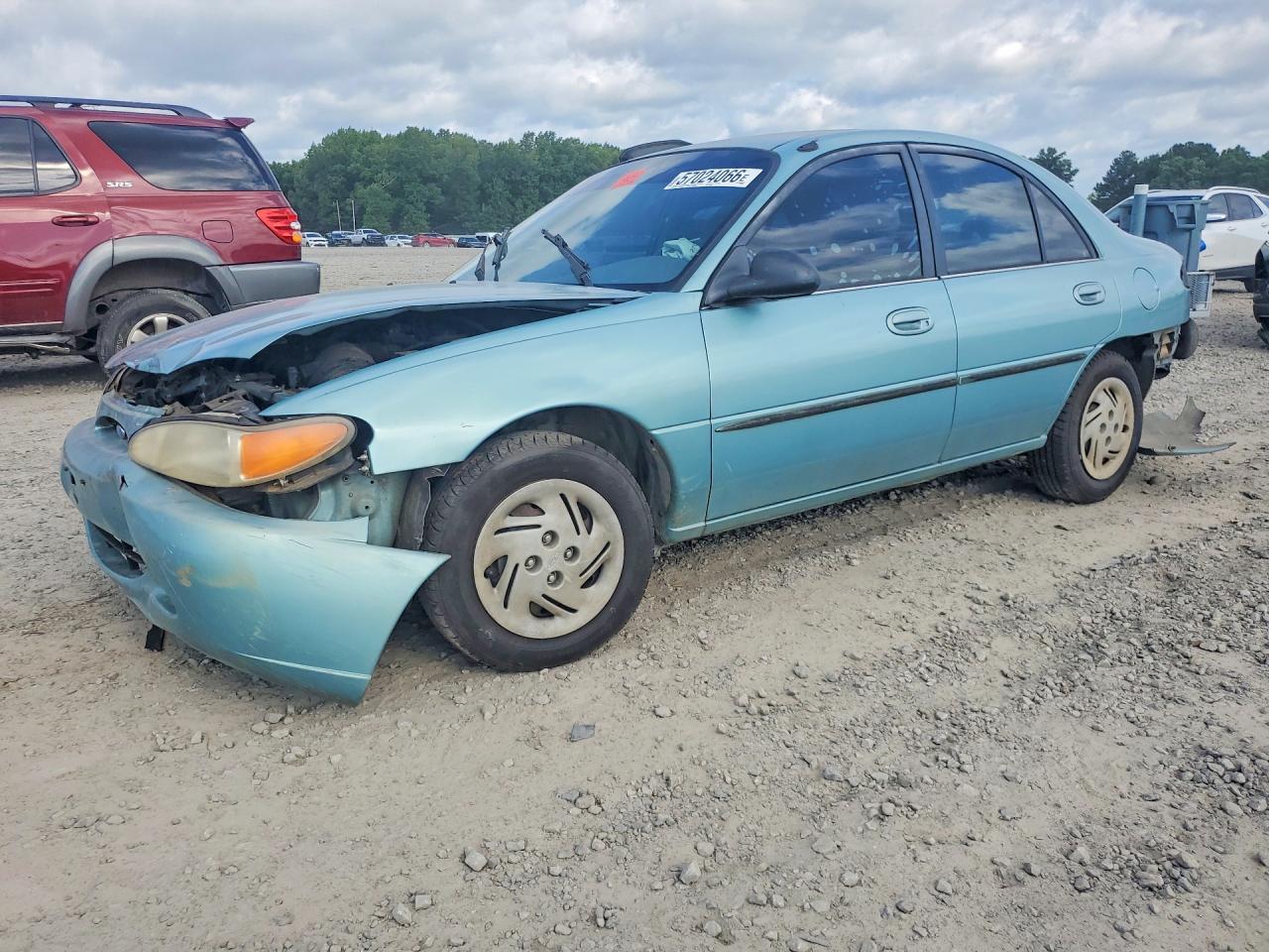 1997 Ford Escort LX, VIN 1FALP13P5VW270438 — Front end