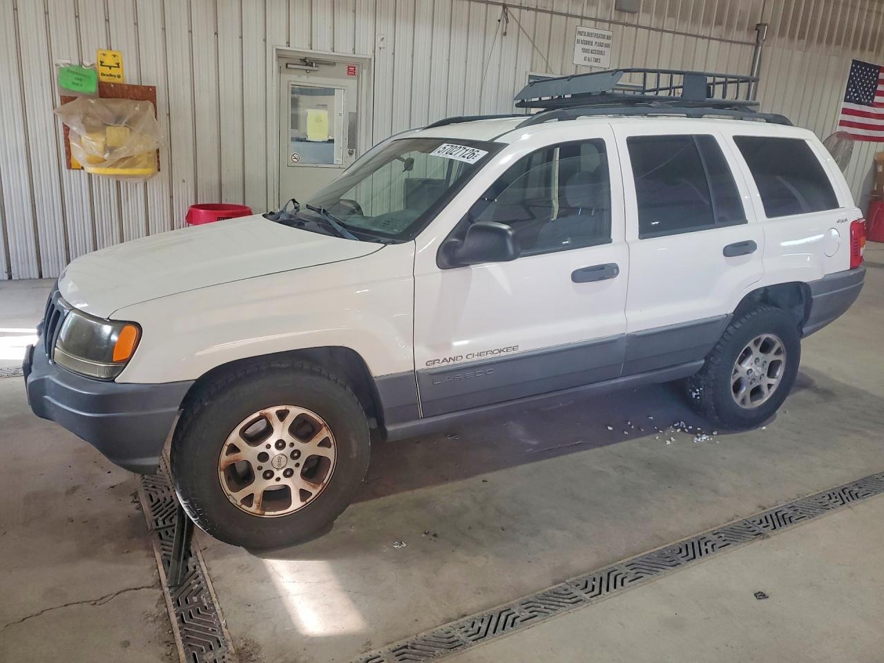 2001 Jeep Grand Cherokee Laredo, VIN 1J4GW48S21C686417 — Side