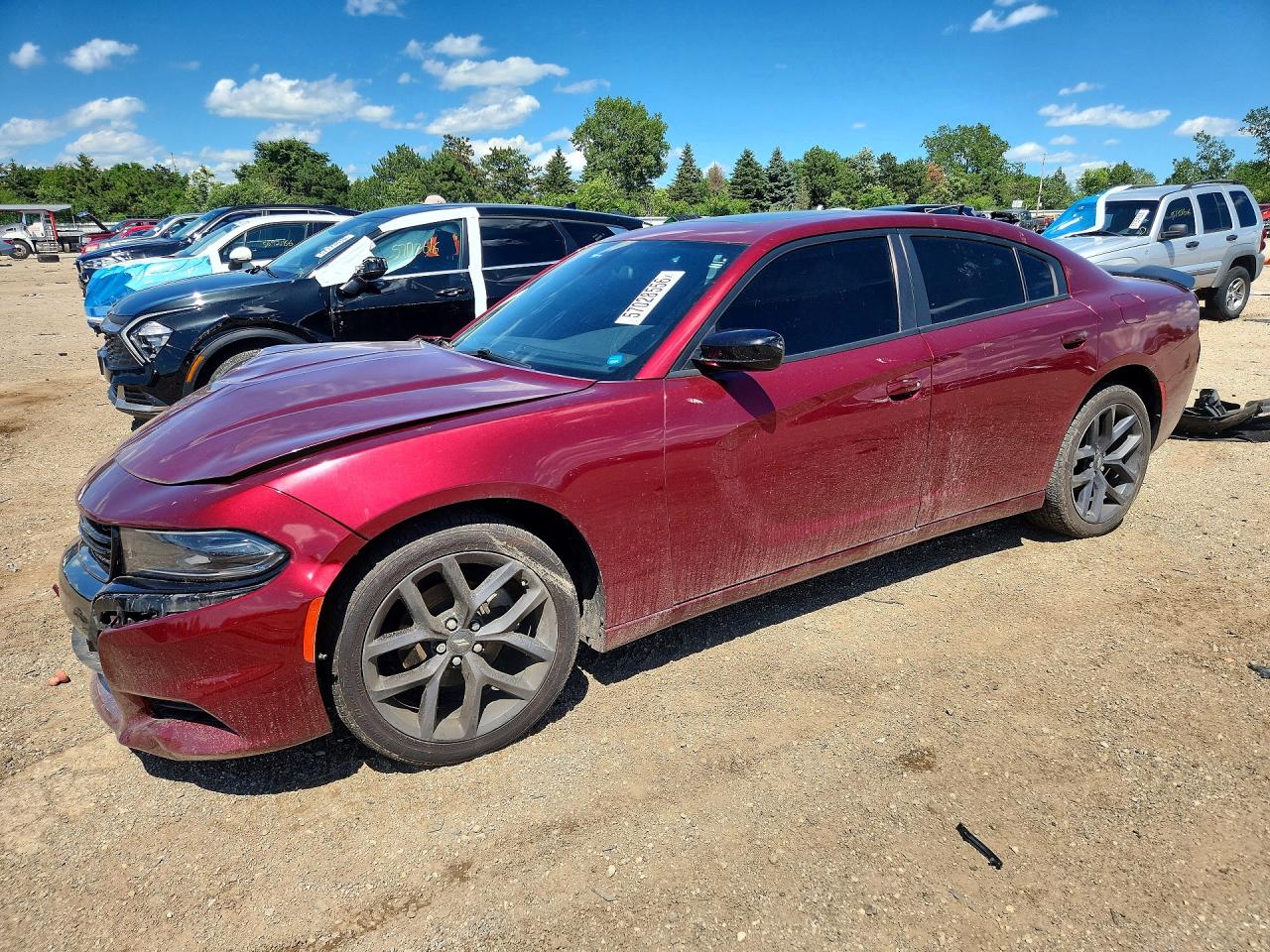 2022 Dodge Charger SXT, VIN 2C3CDXBG2NH256104 — Перед