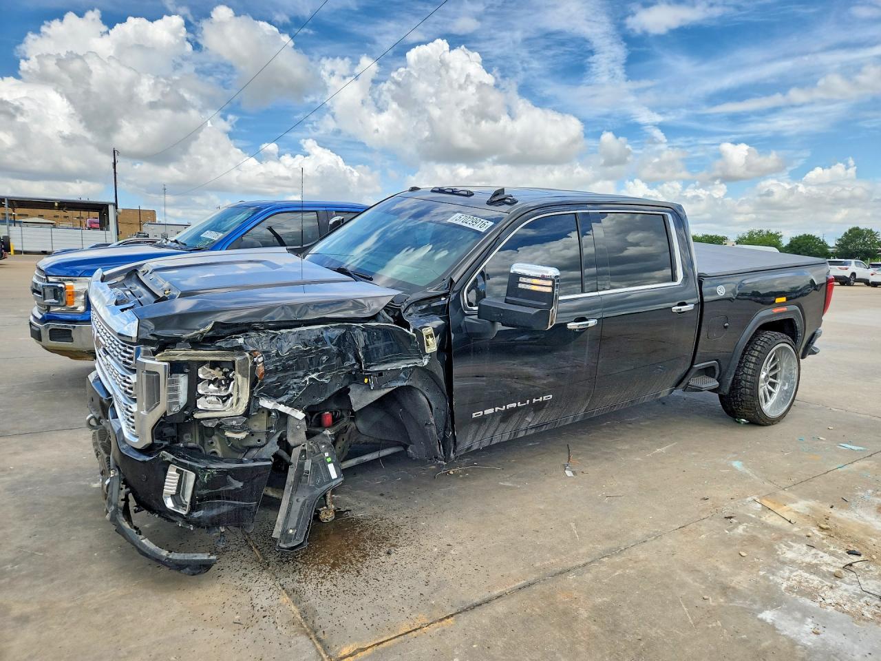 2021 GMC Sierra 2500HD Denali, VIN 1GT49REYXMF302330 — Front end