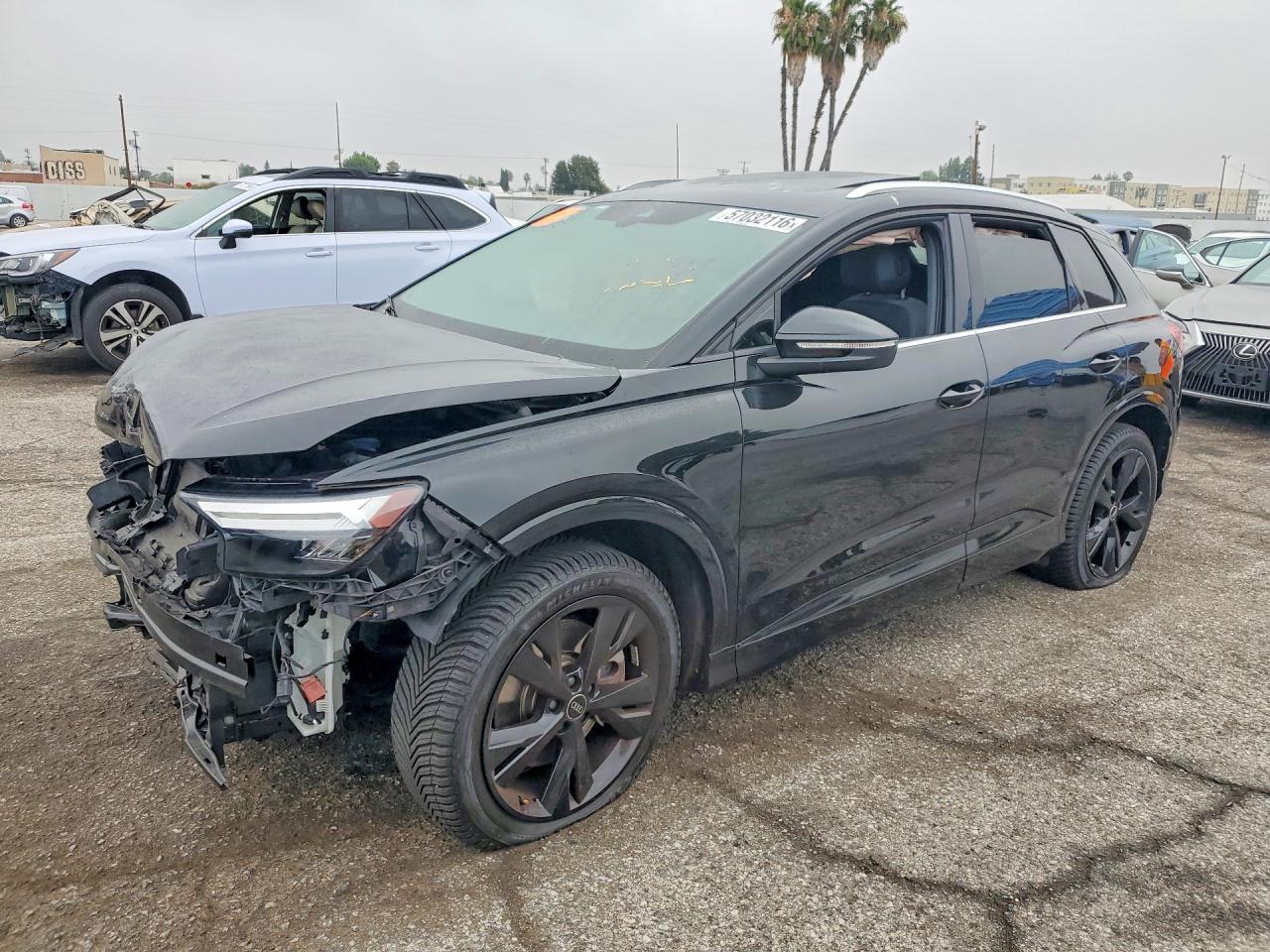 2022 Audi Q4 e-tron Premium Plus, VIN WA1H2BFZ5NP014547 — Перед