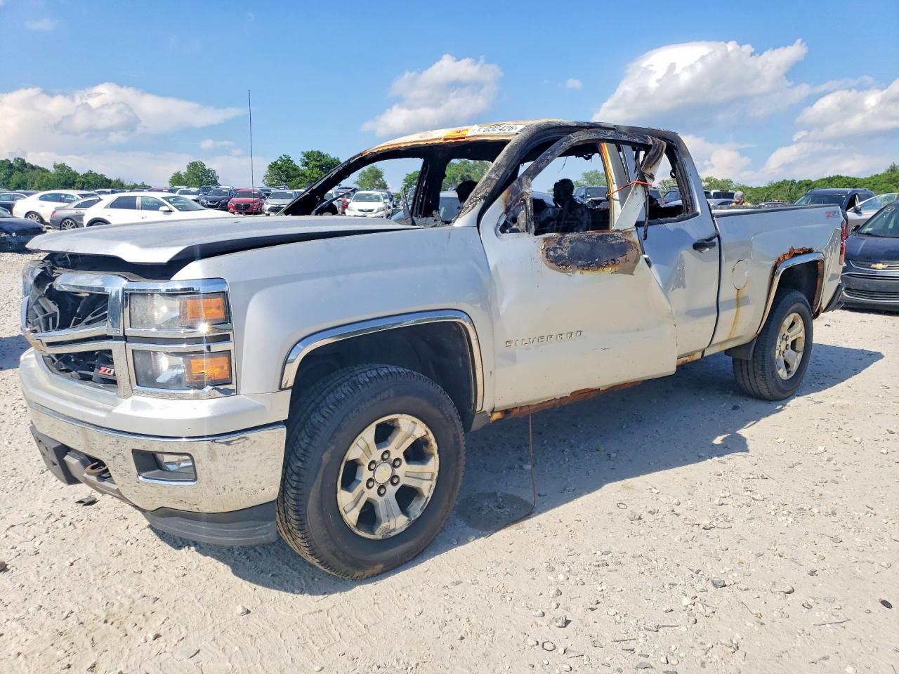 2014 Chevrolet Silverado 1500 LT, VIN 1GCVKREC9EZ119546 — Пожар в салоне
