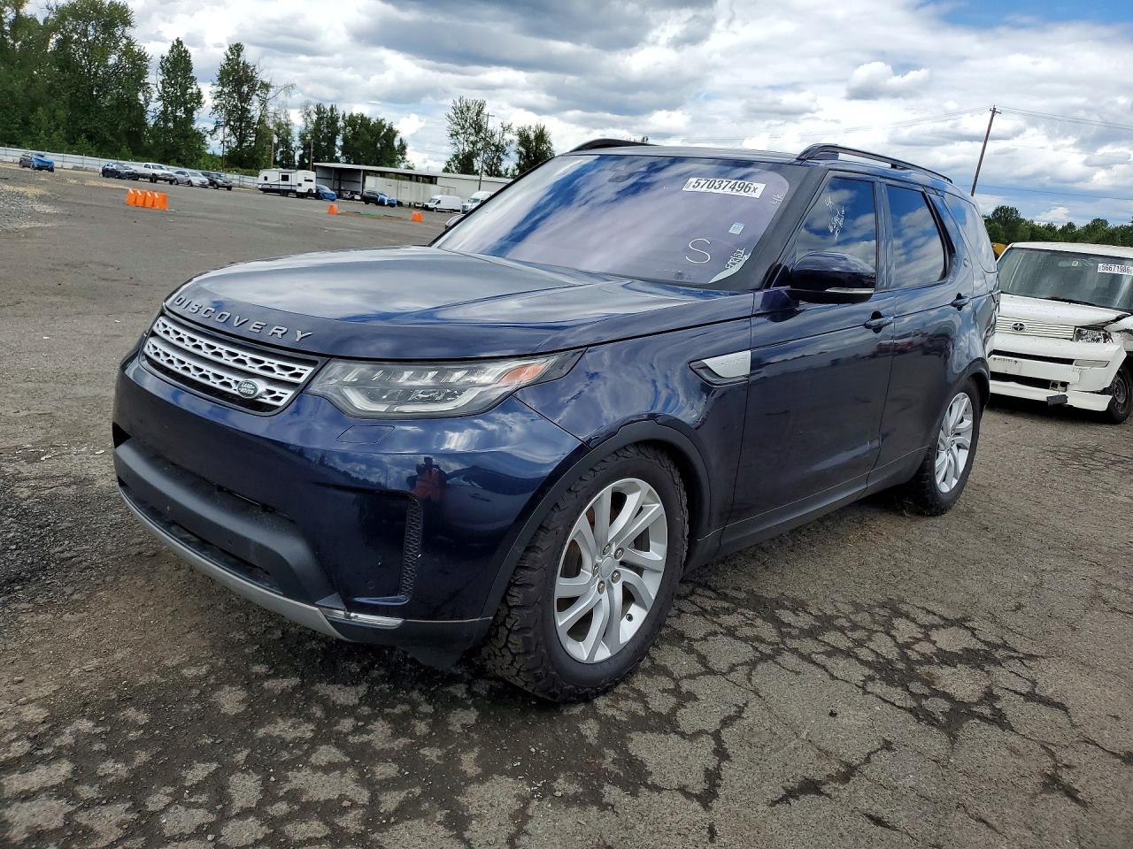2017 Land Rover Discovery HSE, VIN SALRRBBV8HA037569 — Minor dents and scratches